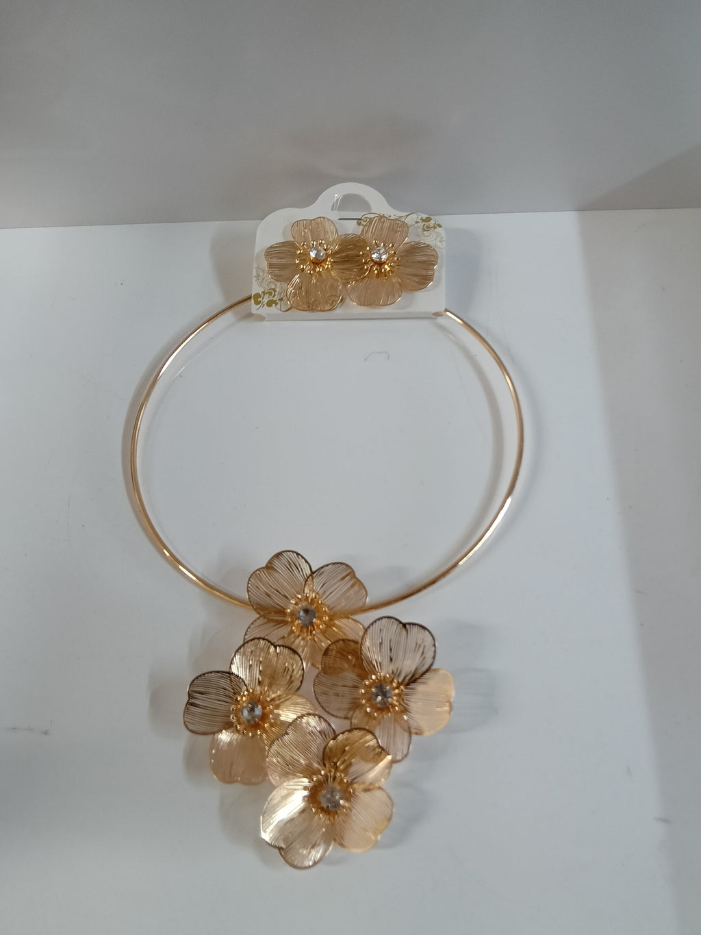 Elegant Golden Necklace Set