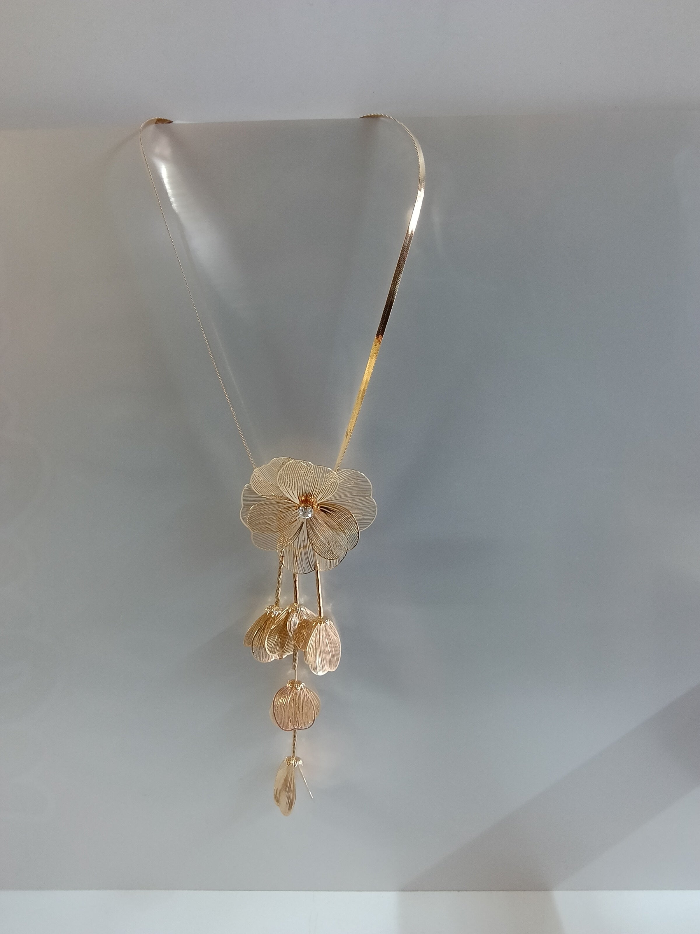 Elegant Golden Necklace Set