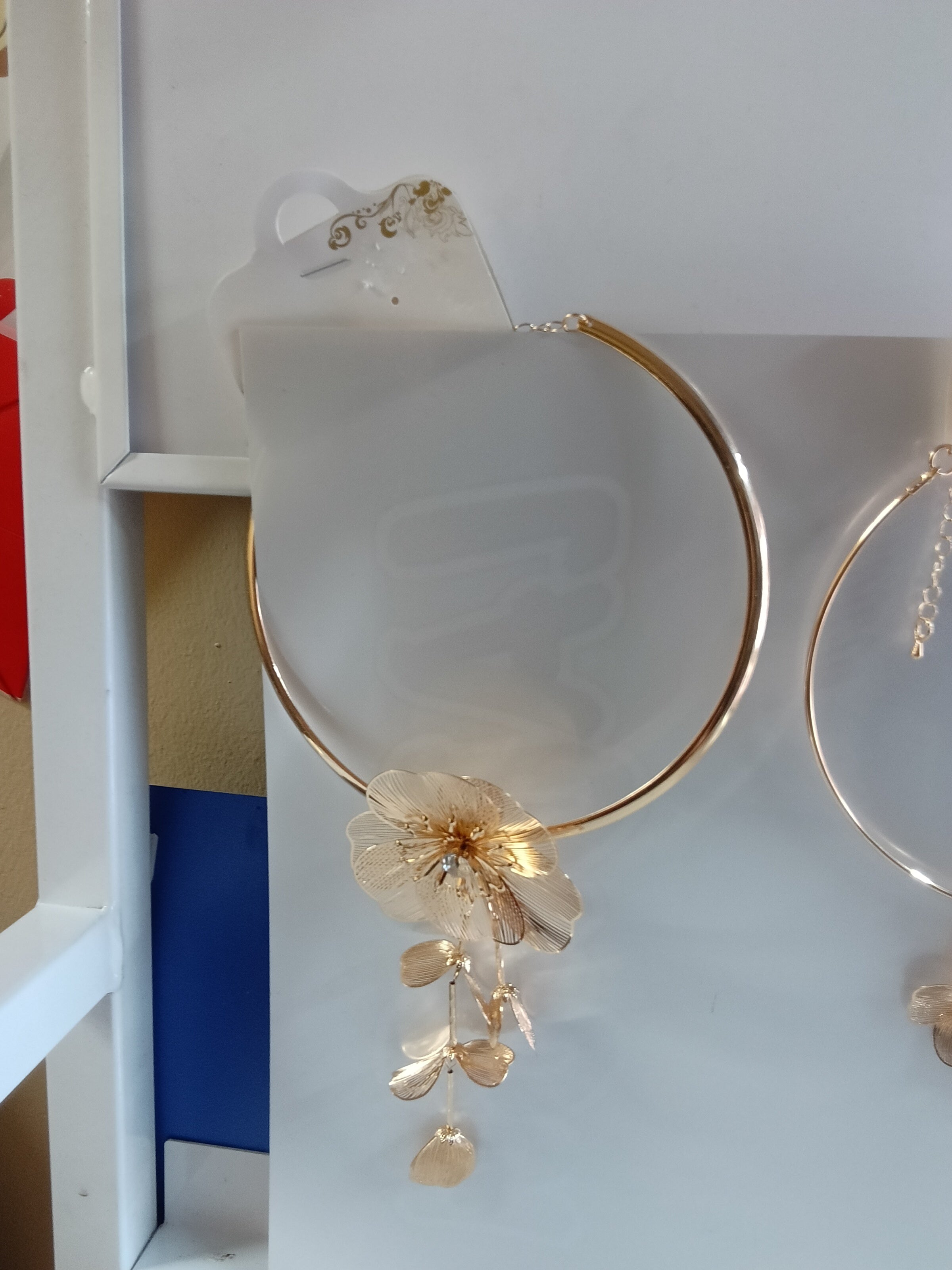 Elegant Golden Necklace Set