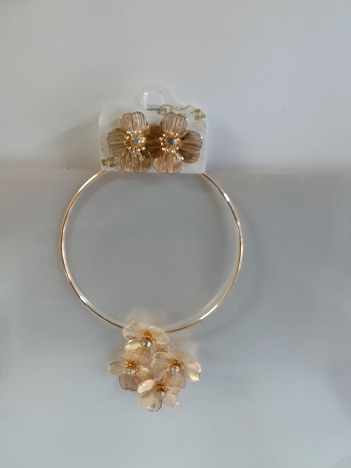 Elegant Golden Necklace Set