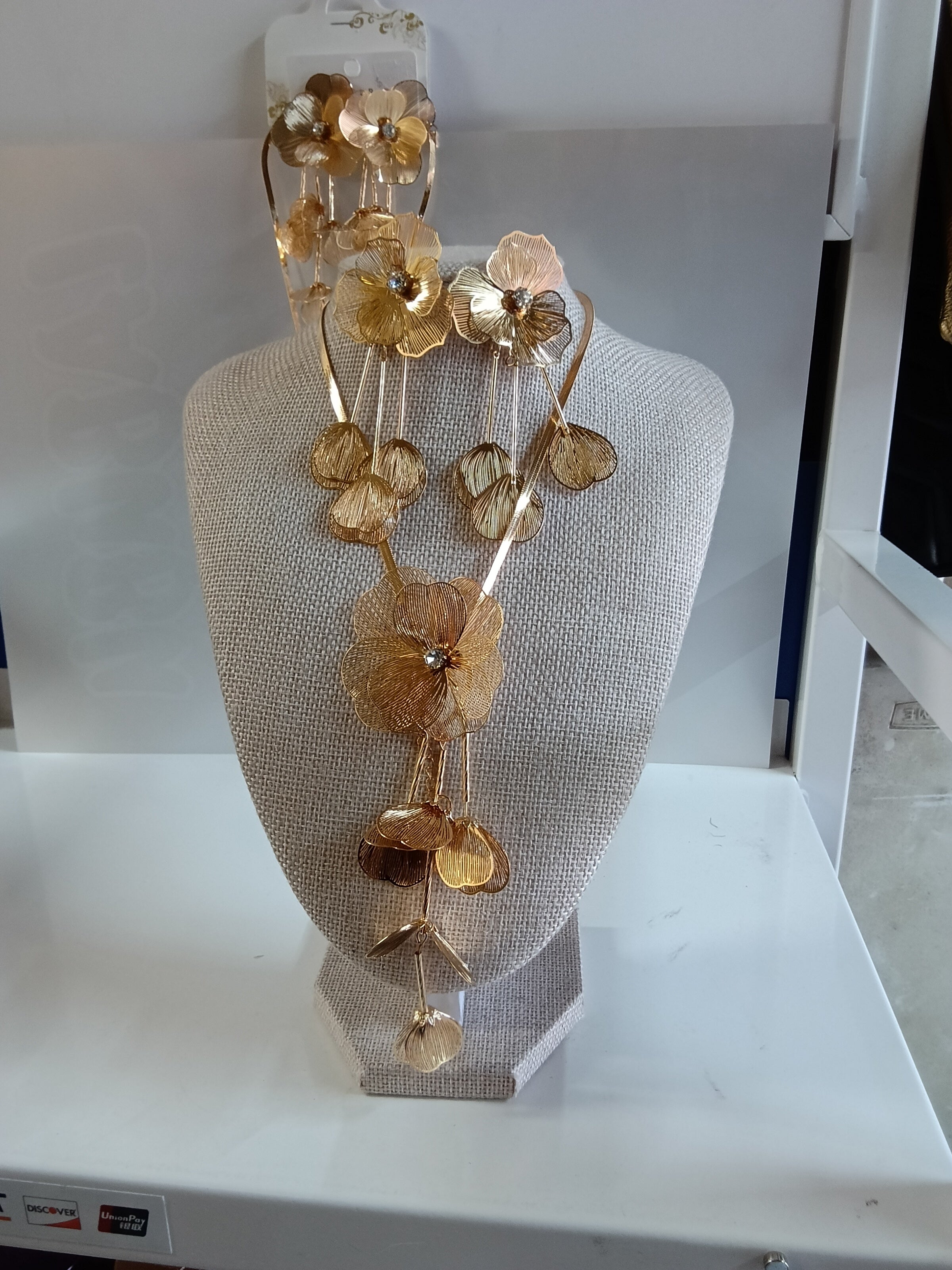 Elegant Golden Necklace Set