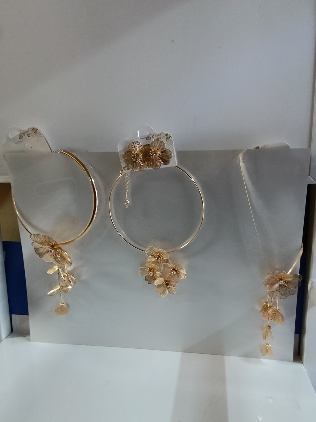 Elegant Golden Necklace Set